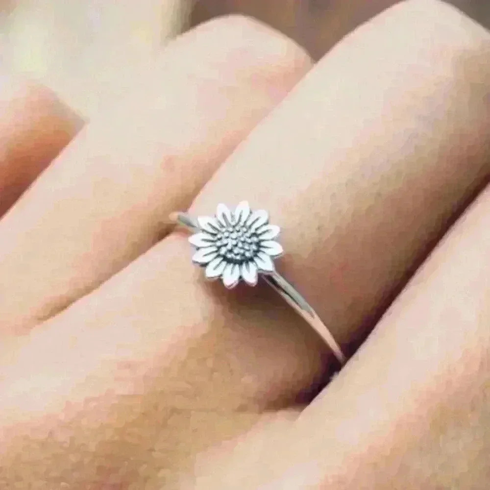 Vintage Sunflower Design Ring Silver Plated size 6 - Picture 6 of 6